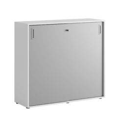 Origpic a ba — Småland Skjutdörrsskåp med plastfötter – Bredd 120 cm x Höjd 109 cm, Vit, grå eller ek. Från: