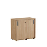 Origpic eca — Småland Skjutdörrskåp med plastfötter ek – Bredd 80 cm x Höjd 73,5 cm. Dörrar Vit, grå eller ek.