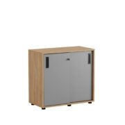 Origpic b e — Småland Skjutdörrskåp med plastfötter ek – Bredd 80 cm x Höjd 73,5 cm. Dörrar Vit, grå eller ek.