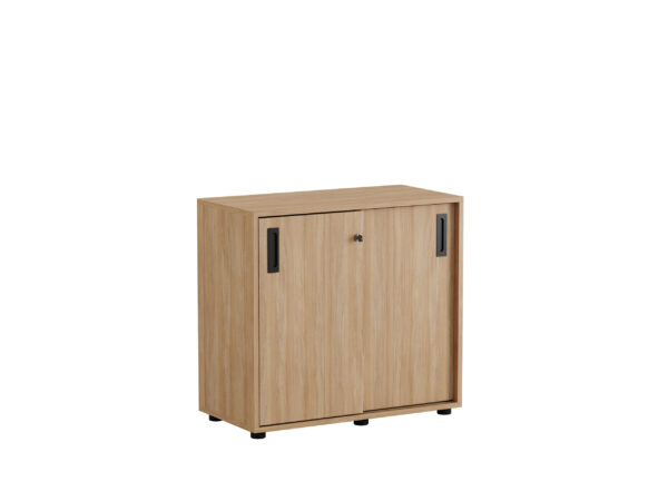 Origpic e fe — Småland Skjutdörrskåp med plastfötter ek – Bredd 80 cm x Höjd 73,5 cm. Dörrar Vit, grå eller ek
