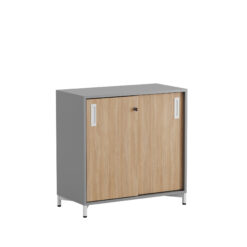 Origpic f — Småland Skjutdörrskåp grå med metallfötter – Bredd 80 cm x Höjd 73,5 cm – Dörrar Vit, grå e