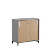 Origpic fe — Småland Skjutdörrskåp grå med metallfötter – Bredd 80 cm x Höjd 73,5 cm – Dörrar Vit, grå 