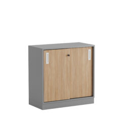 Origpic bb fa — Småland Skjutdörrskåp grå med sockel – Bredd 80 cm x Höjd 80 cm – Dörrar Vit, grå eller