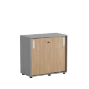 Origpic e — Småland Skjutdörrskåp grå med plast fötter  –  80 cm x  73,5 cm