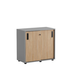 Origpic — Småland Skjutdörrskåp grå med plast fötter – 80 cm x 73,5 cm