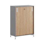 Småland Skjutdörrskåp grå med metallfötter – Bredd 80 cm x Höjd 115,5 cm, Vit, grå eller ek. Från: