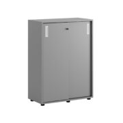 Origpic — Småland Skjutdörrsskåp grå med plastfötter – Bredd 80 cm x Höjd 109 cm, Vit, grå eller ek. Från: