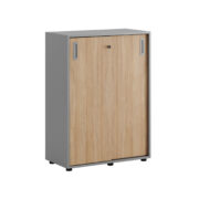 Origpic a ae — Småland Skjutdörrsskåp grå med plastfötter – Bredd 80 cm x Höjd 109 cm, Vit, grå eller ek. Frå