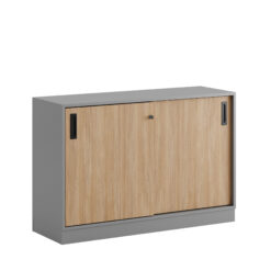 Origpic e e — Småland Skjutdörrskåp grå med sockel – 120 cm x 80 cm