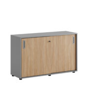 Origpic ae — Småland Skjutdörrskåp grå med plastfötter – Bredd 120 cm x Höjd 73,5 cm, Vit, grå eller ek. Från