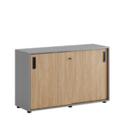 Origpic f e — Småland Skjutdörrskåp grå med plastfötter – Bredd 120 cm x Höjd 73,5 cm, Vit, grå eller ek. Frå