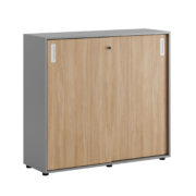 Origpic aa c — Småland Skjutdörrskåp grå med plastfötter – Bredd 120 cm x Höjd 109 cm, Vit, grå eller ek. Frå