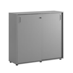 Småland Skjutdörrskåp grå med plastfötter – Bredd 120 cm x Höjd 109 cm, Vit, grå eller ek. Från: