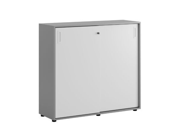 Origpic e — Småland Skjutdörrskåp grå med plastfötter – Bredd 120 cm x Höjd 109 cm, Vit, grå eller ek. Från: