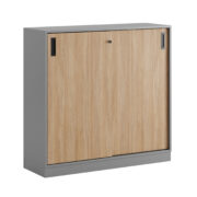 Origpic c f — Småland skjutdörrskåp grå med sockel – Bredd 120 cm x Höjd 115,5 cm, Vit, grå eller ek. Från: