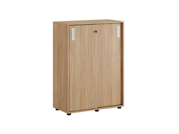 Origpic a d — Småland Skjutdörrskåp ek med plastfötter – Bredd 80 cm x Höjd 109 cm, Vit, grå eller ek. Från: