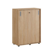 Origpic e e — Småland Skjutdörrskåp ek med plastfötter – Bredd 80 cm x Höjd 109 cm, Vit, grå eller ek. Från: