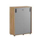 Origpic afd b — Småland Skjutdörrskåp ek med plastfötter – Bredd 80 cm x Höjd 109 cm, Vit, grå eller ek. Från: