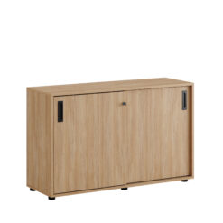 Origpic df e — Småland Skjutdörrskåp ek med plastfötter – Bredd 120 cm x Höjd 73,5 cm, Vit, grå eller ek. Från