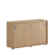 Origpic e b — Småland Skjutdörrskåp ek med plastfötter – Bredd 120 cm x Höjd 73,5 cm, Vit, grå eller ek. Från: