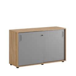 Origpic aa f — Småland Skjutdörrskåp ek med plastfötter – Bredd 120 cm x Höjd 73,5 cm, Vit, grå eller ek. Från