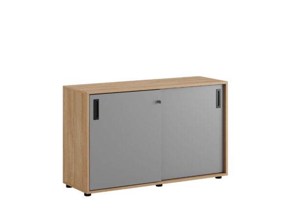 Småland Skjutdörrskåp ek med plastfötter – Bredd 120 cm x Höjd 73,5 cm, Vit, grå eller ek. Från: