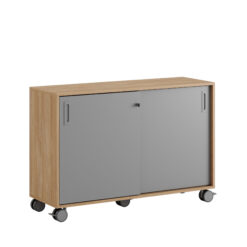 Origpic efb de — Småland Skjutdörrskåp ek med hjul – 120×81 cm