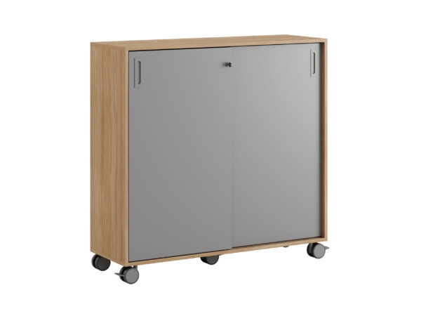 Origpic a a — Småland Skjutdörrskåp ek med hjul – 120×116 cm