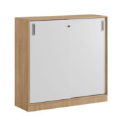 Origpic f da b — Småland skjutdörrskåp ek med sockel – Bredd 120 cm x Höjd 115,5 cm, Vit, grå eller ek. Från: