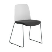 Origpic d — Choice – Stol med tygsits, plastrygg och silvergrå medar