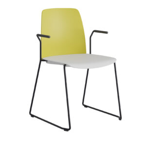 Origpic c — Choice – Stapelbar stol i plast med vita medar och armstöd