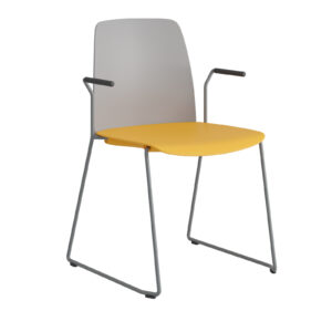 Origpic e a — Choice – Stapelbar stol i plast med silvergrå medar och armstöd