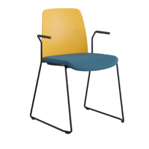 Origpic a d — Choice – Stol med tygsits, plastrygg , svarta medar och armstöd.