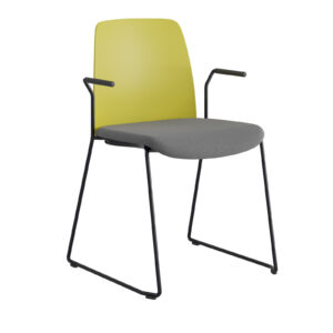 Origpic f d — Choice – Stol med tygsits, plastrygg , svarta medar och armstöd.