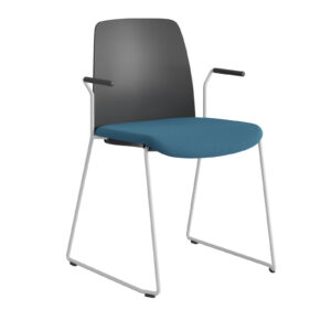 Origpic a — Choice – Stol med tygsits, plastrygg , vita medar och armstöd.