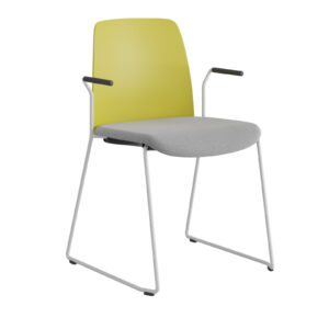 Origpic fb — Choice – Stol med tygsits, plastrygg , vita medar och armstöd.