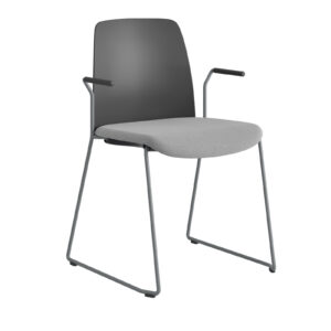 Origpic a f — Choice – Stol med tygsits, plastrygg , silvergrå medar och armstöd.