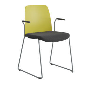 Origpic b b — Choice – Stol med tygsits, plastrygg , silvergrå medar och armstöd.