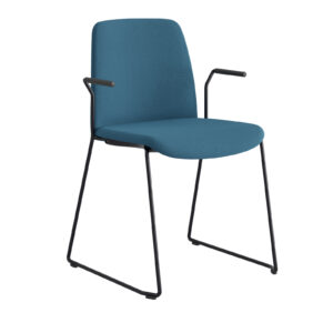 Origpic dc a — Choice – Tygklädd stapelbar stol med svarta medar