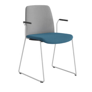 Origpic c — Choice – Tygklädd stapelbar stol med vita medar och armstöd