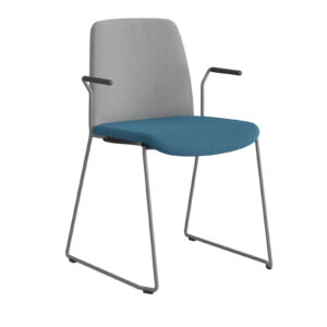 Origpic bdddf — Choice – Tygklädd stapelbar stol med silvergrå medar och armstöd