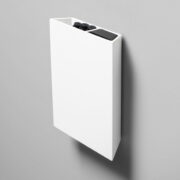 Air pocket – VIT – väggmonterad box för pennor och tavelsudd