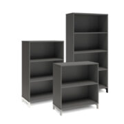 Bokhylla DNA – MÖRKGRÅ- 3 storlekar. Från: