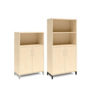 Bokhylla med delvis dörrar DNA – BJÖRK – 2 storlekar. Från: