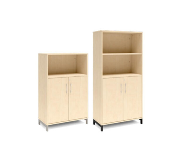 Bokhylla med delvis dörrar DNA – BJÖRK – 2 storlekar. Från: