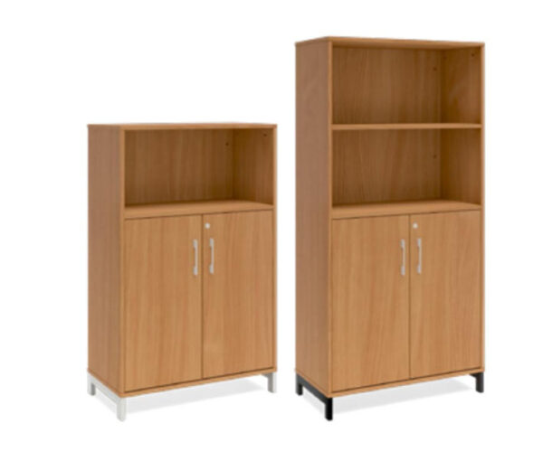 Bokhylla med delvis dörrar DNA – BOK- 2 storlekar. Från: