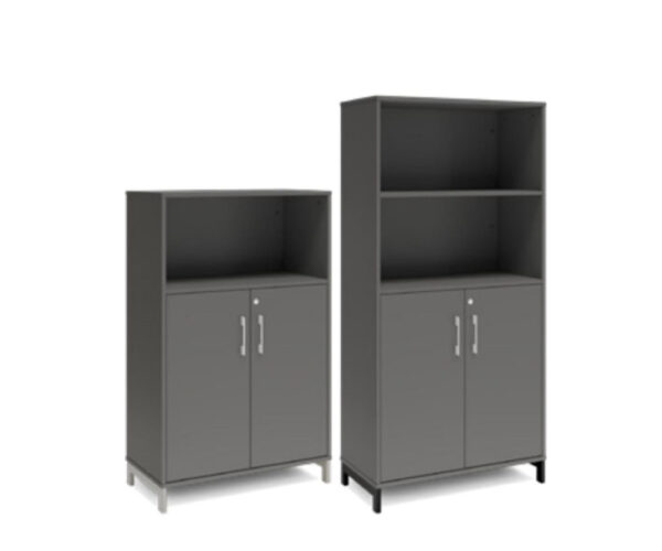 Bokhylla med delvis dörrar DNA – MÖRKGRÅ – 2 storlekar. Från: