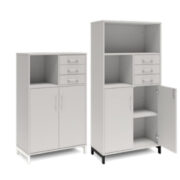 Bokhylla med delvis dörrar & lådor DNA – LJUSGRÅ – 2 storlekar. Från: