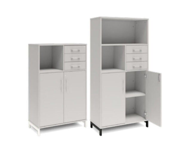 Bokhylla med delvis dörrar & lådor DNA – LJUSGRÅ – 2 storlekar. Från: