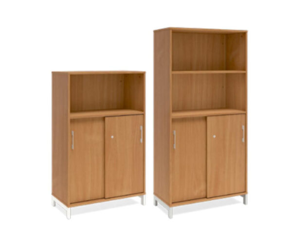 Bokhylla med delvis skjutdörrar  DNA – BOK- 2 storlekar. Från: